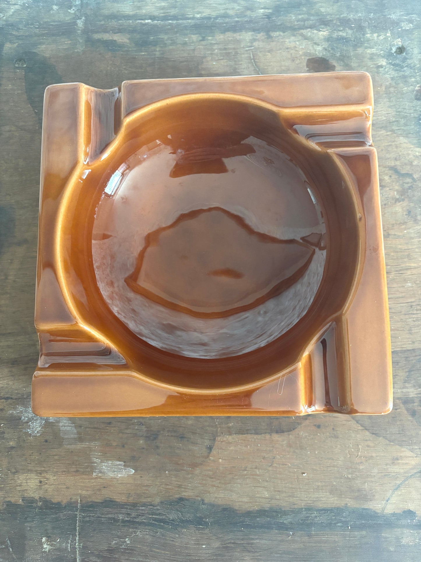 Cigar ashtray