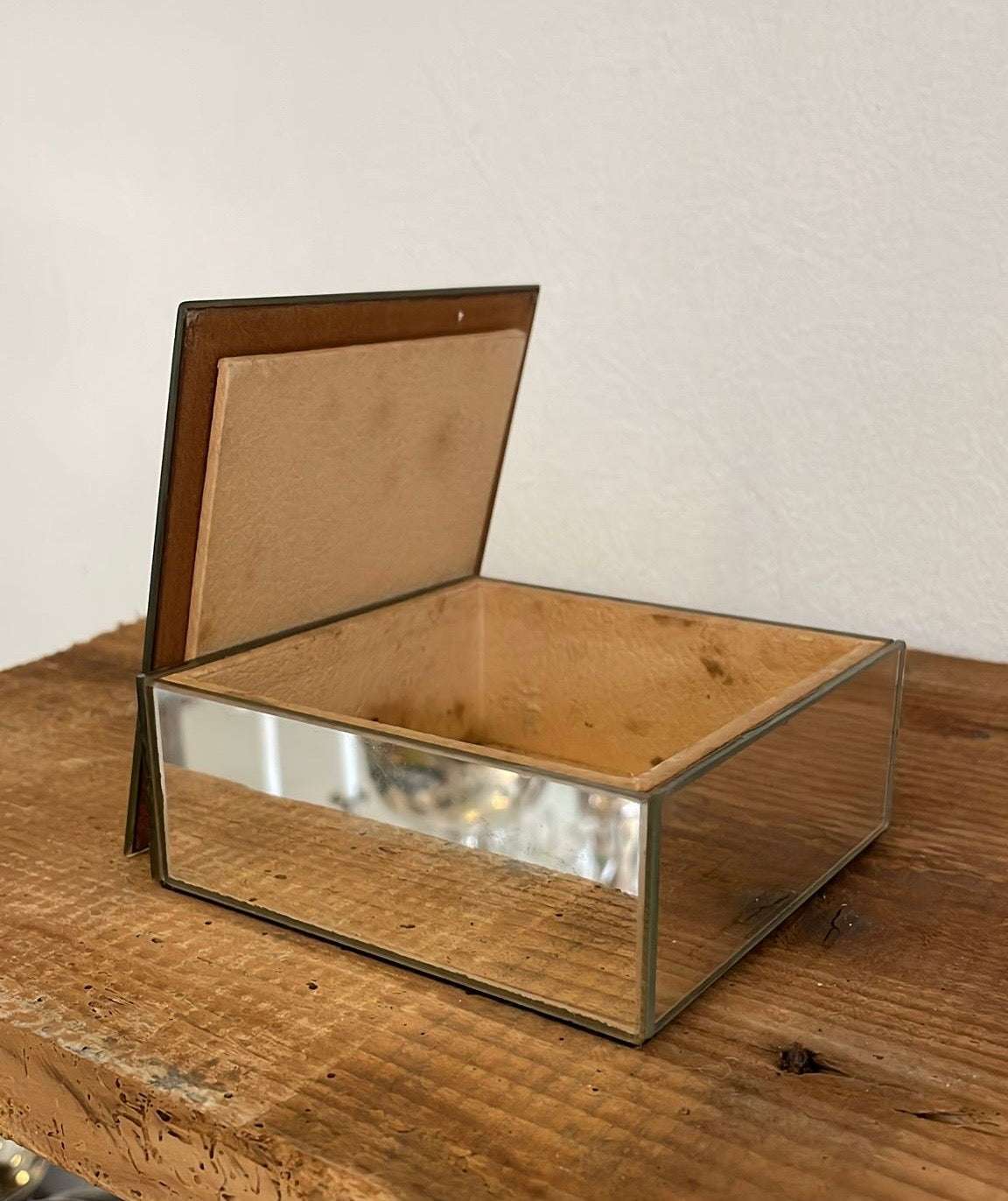 Mirror box