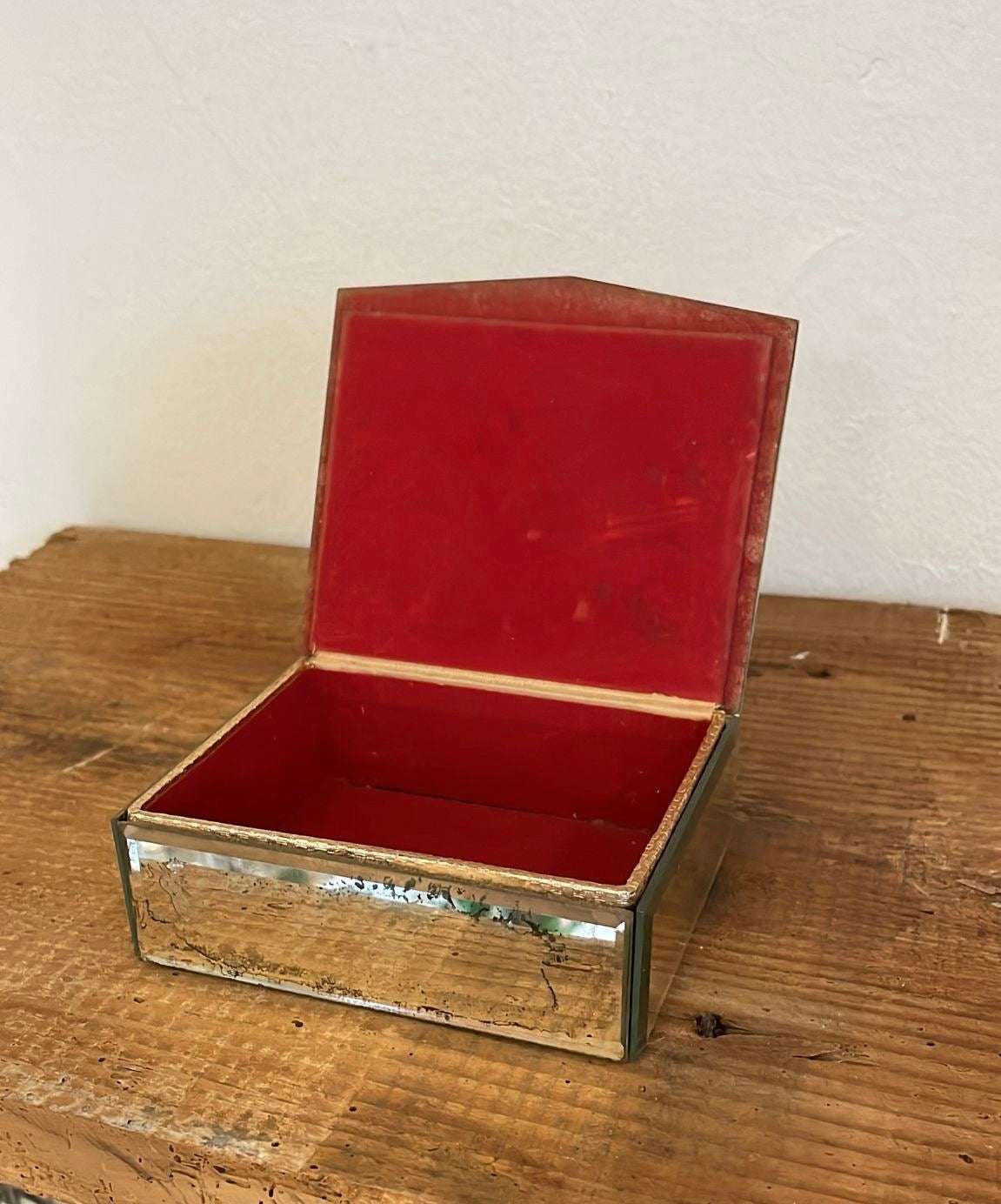Mirror box