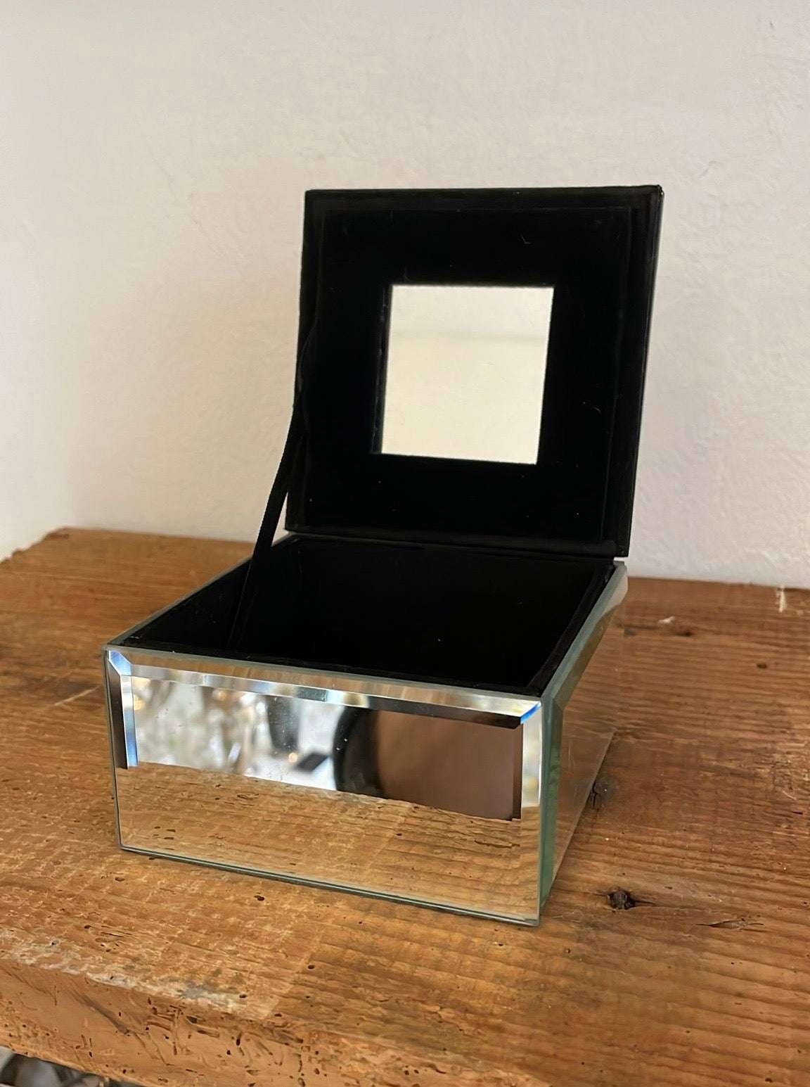 Mirror box