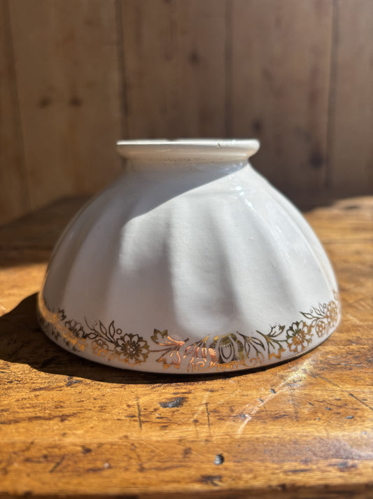 Cafe au lait bowl with gold rim