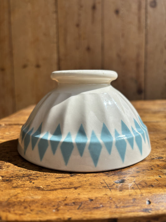 Cafe au lait bowl with light blue pattern