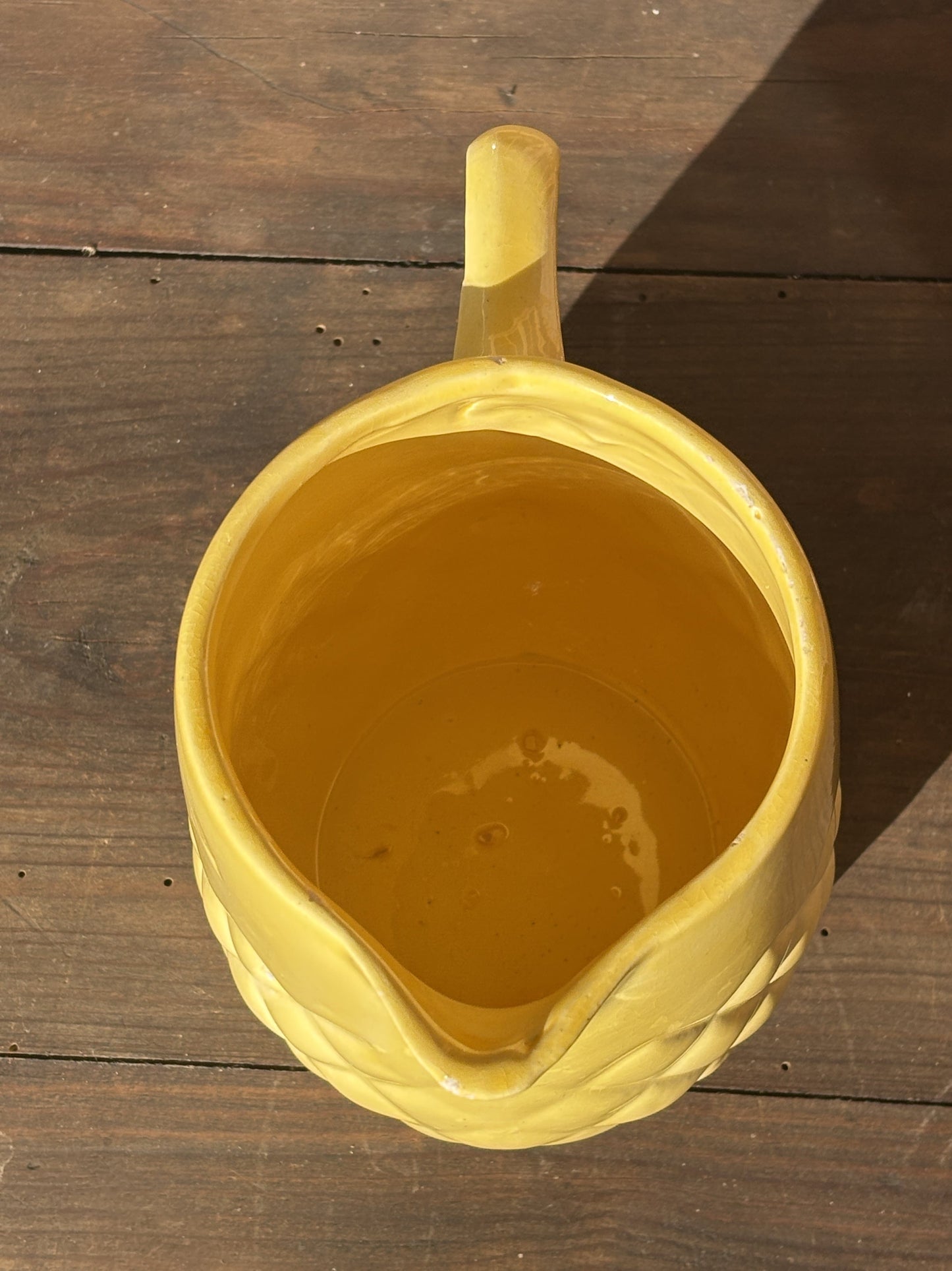 Gul glaseret fransk kande - indeni