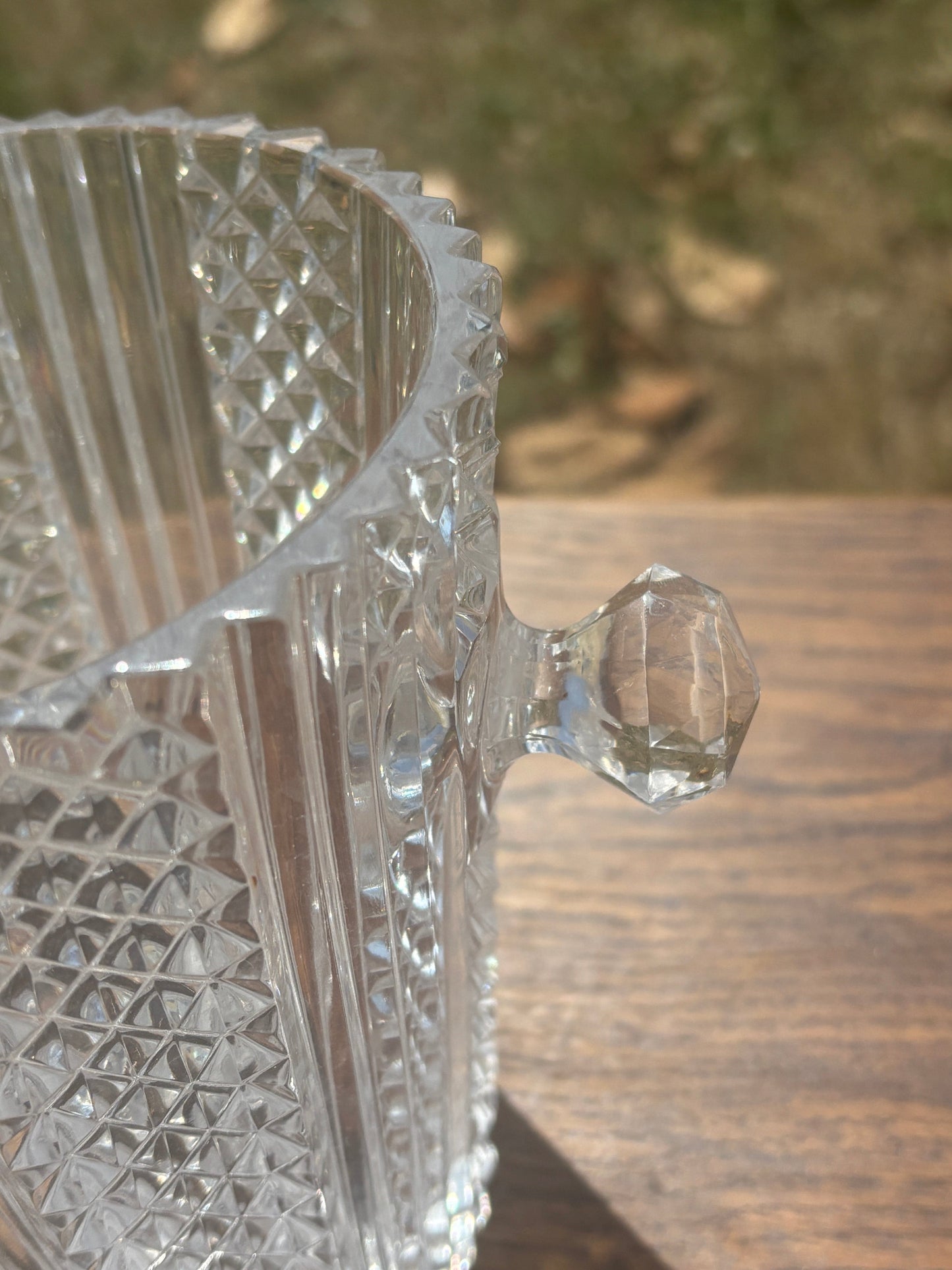 Ice bucket crystal
