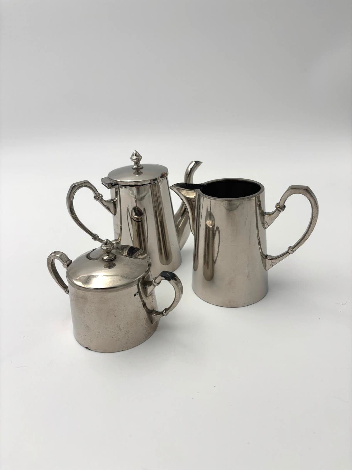 Kaffestel i pletsølv - kande, flødekande og sukkerskål