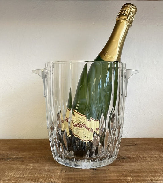 Krystal champagnekøler i enkelt design - vist med flaske