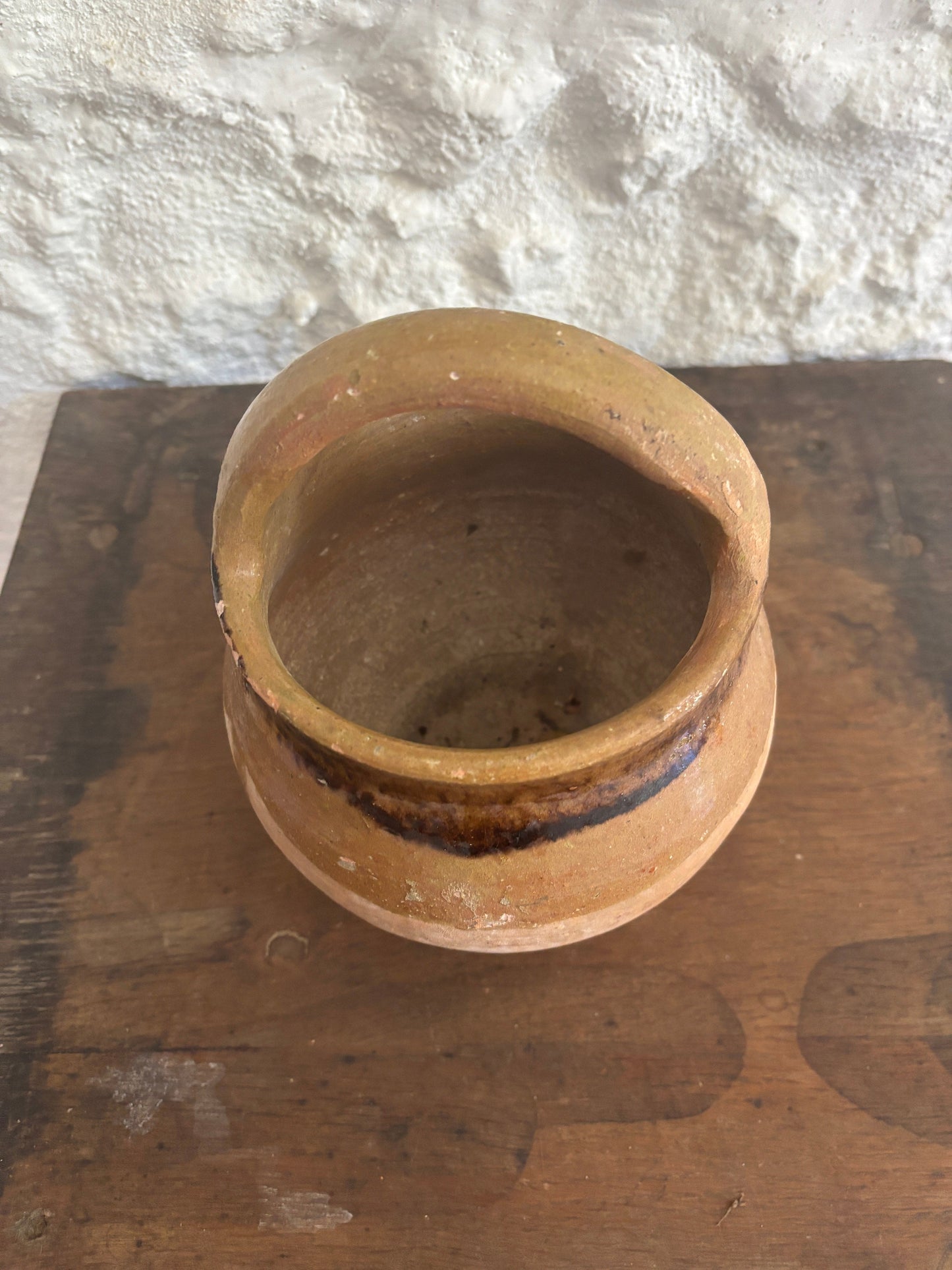 Clay pot with handle