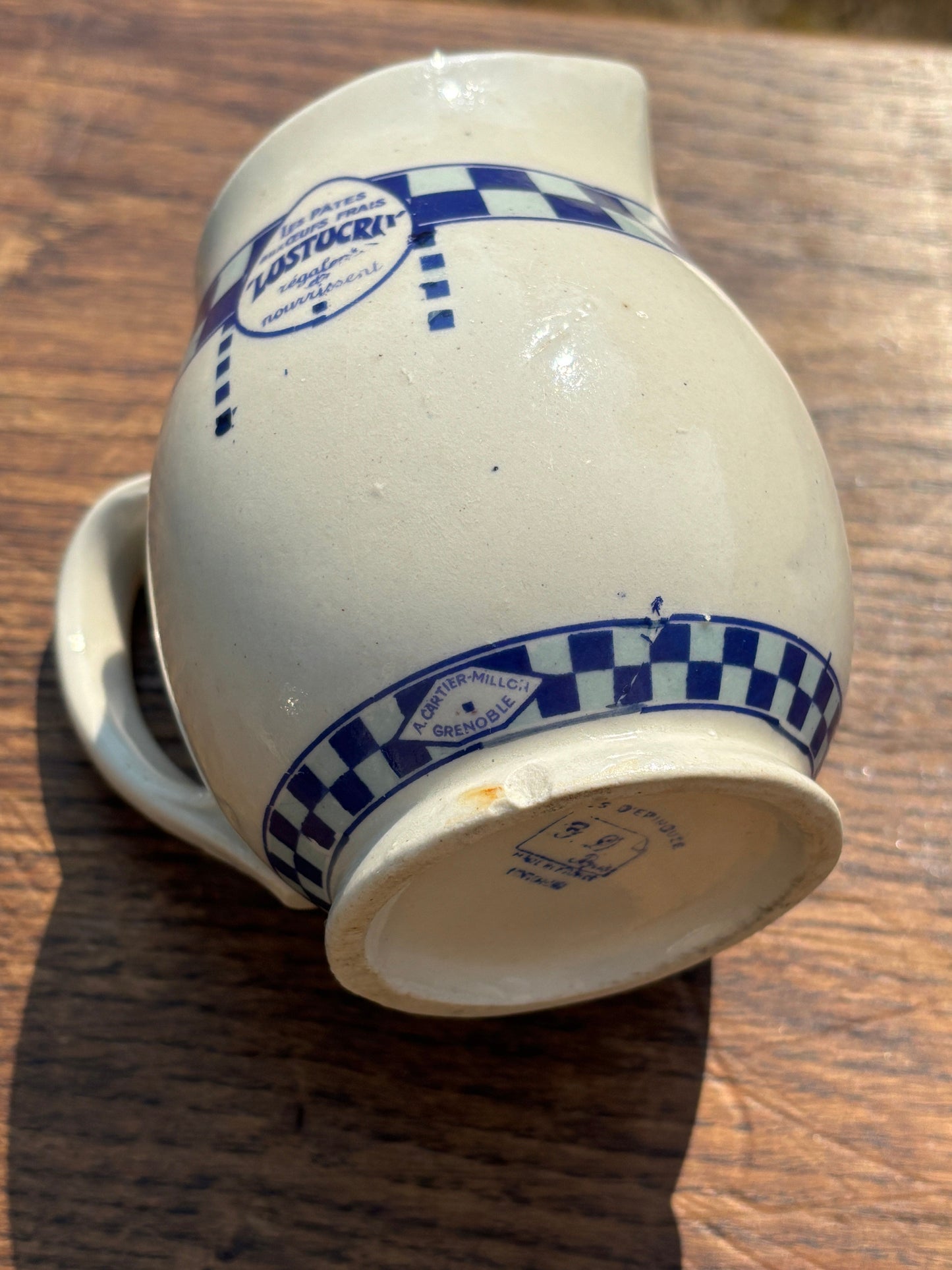 Lustucru milk jug