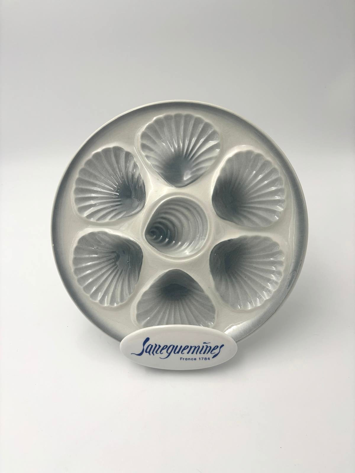 Østerstallerken i grå og hvid - kun 100 kr.