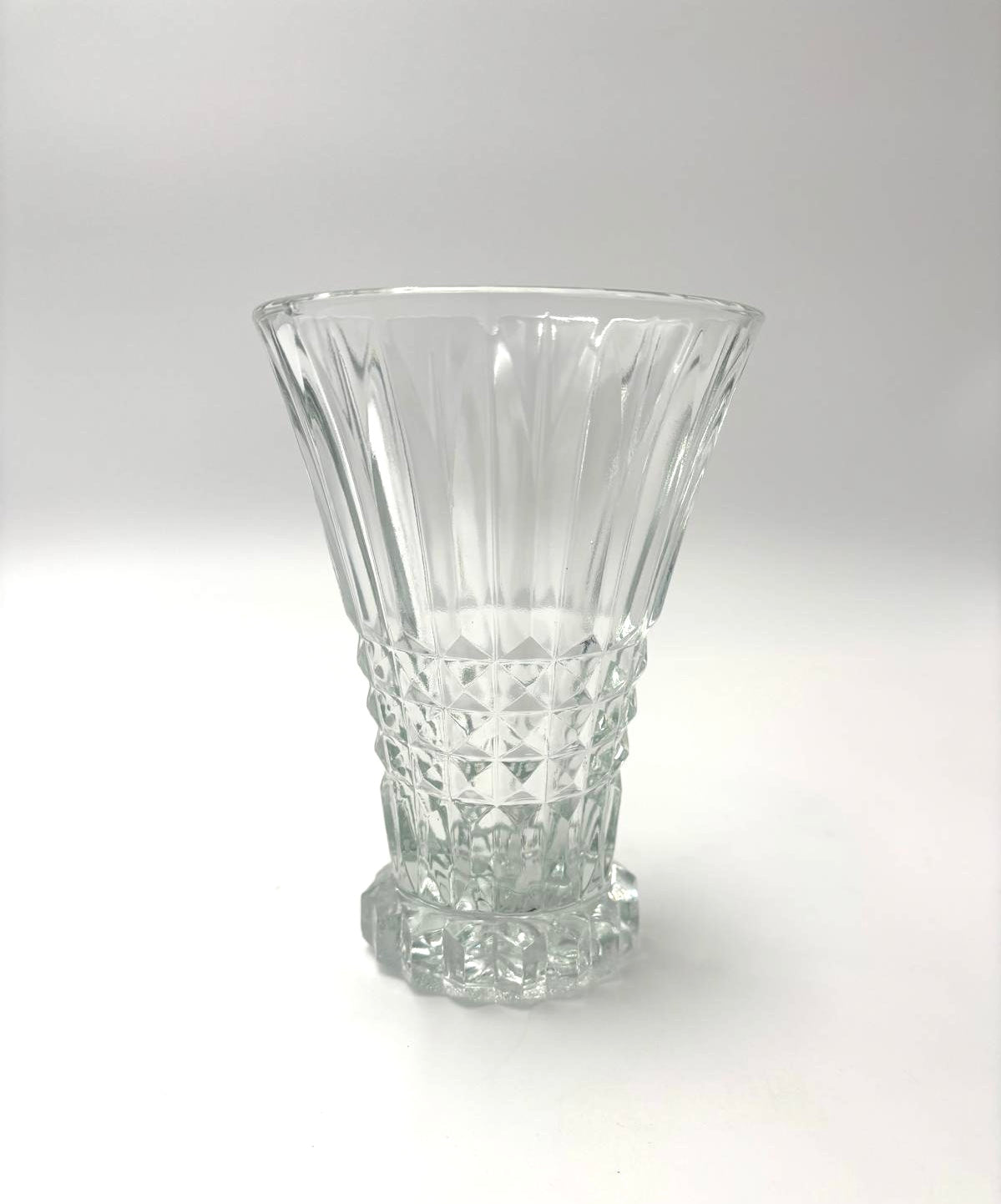 vintage vase formet som pokal