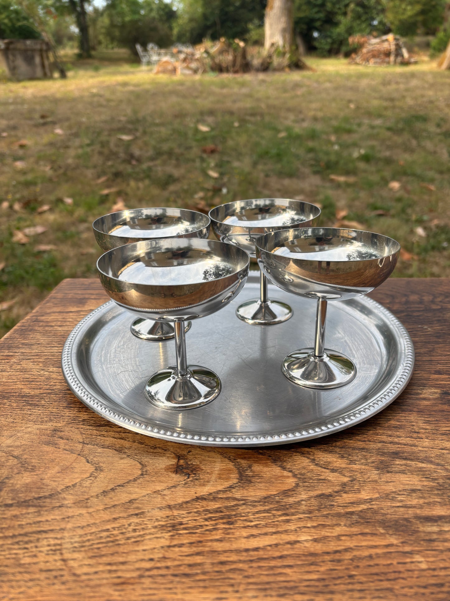 Round tray in steel