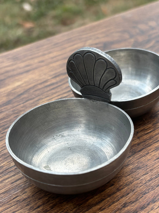 Salt & Pepper in tin