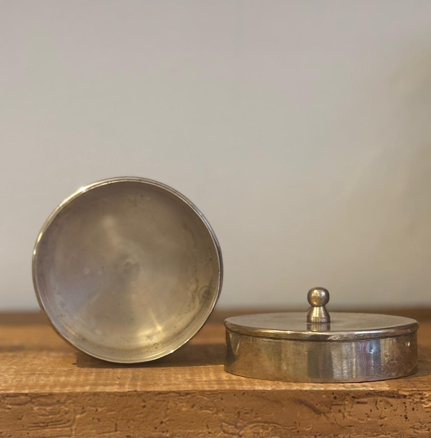 Slidt og patineret vintage bøtte i pletsølv