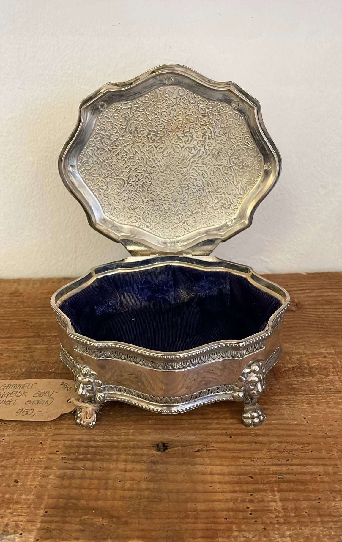 Jewelry box
