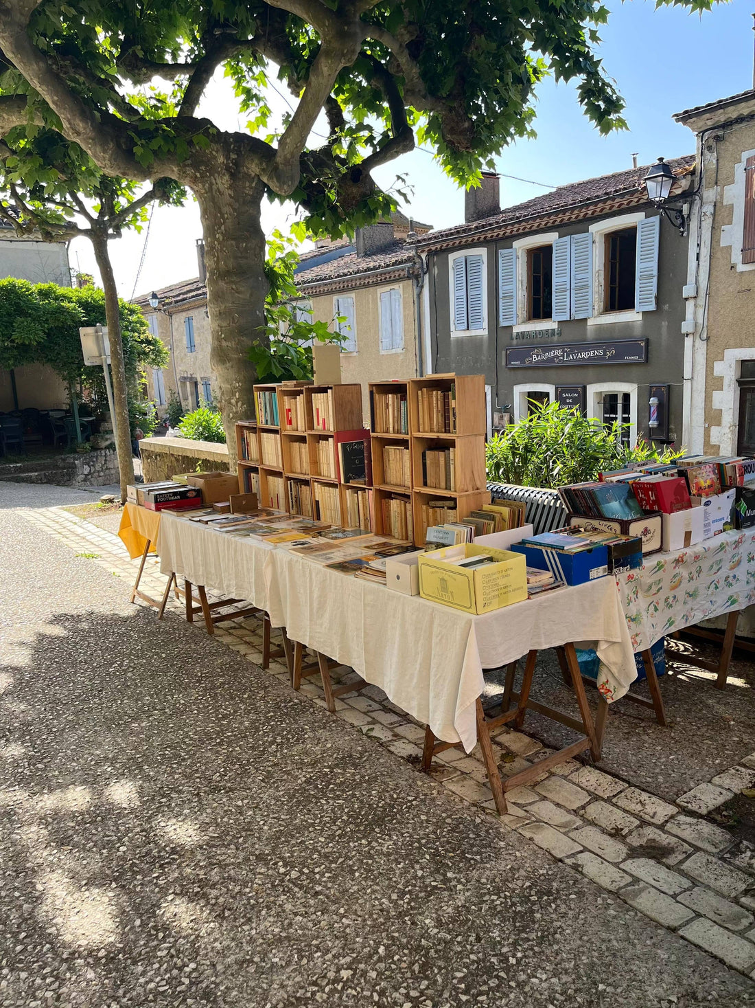 Patina, kaffe og charme: franske loppemarkeder