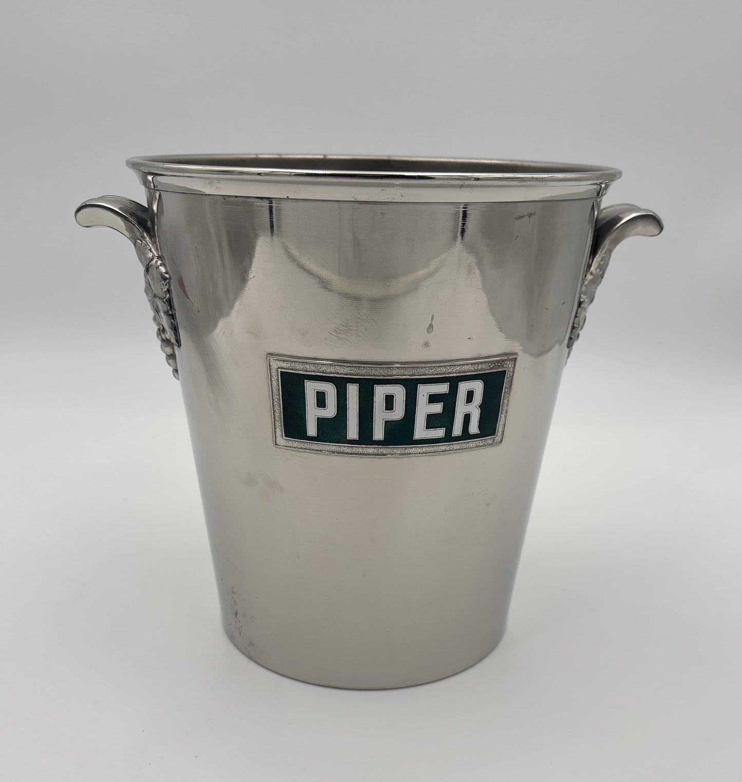 Piper-Heidsieck champagnekøler med drueklaser