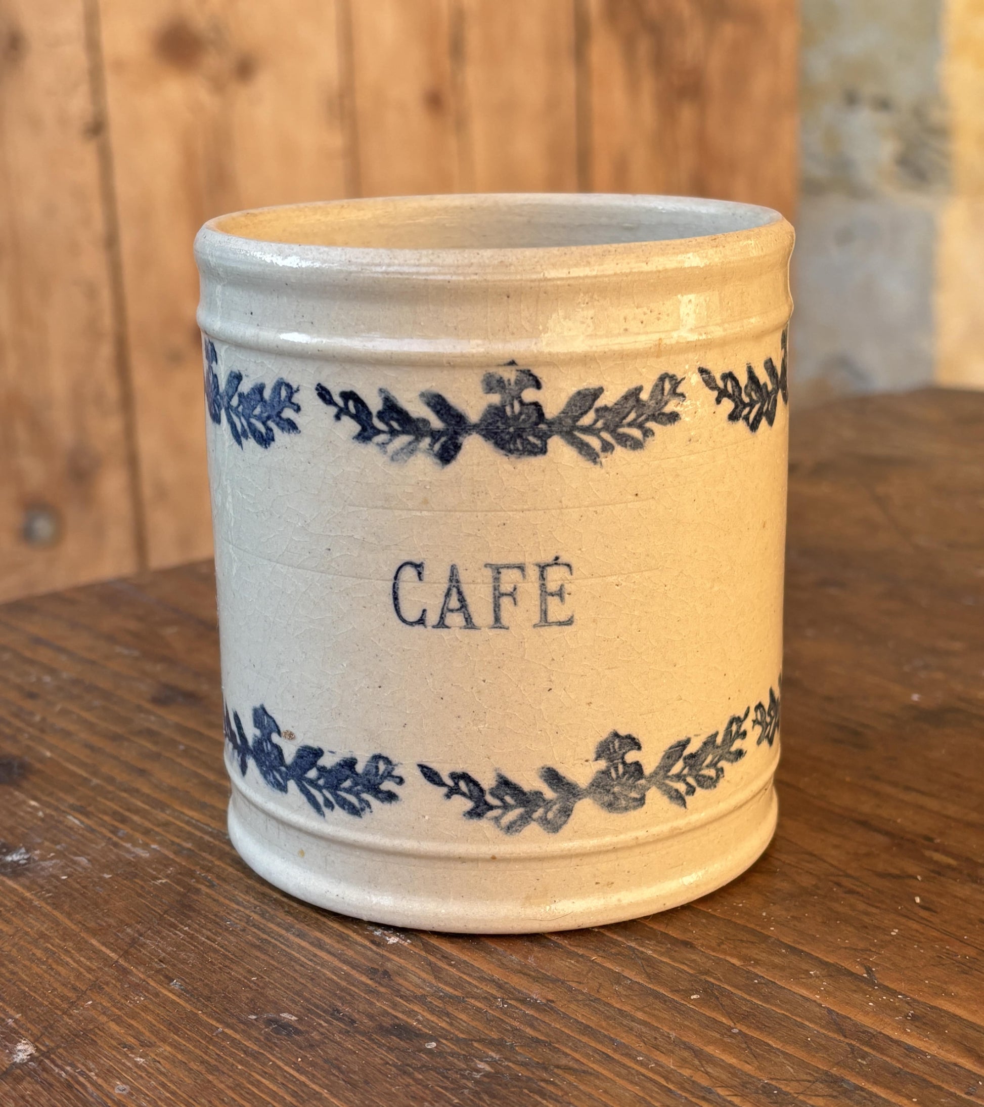 Saint Uze krukke med påskriften Cafe