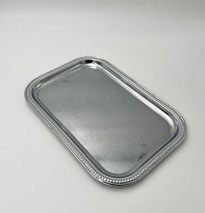 Bakke med riller og mønster i stål