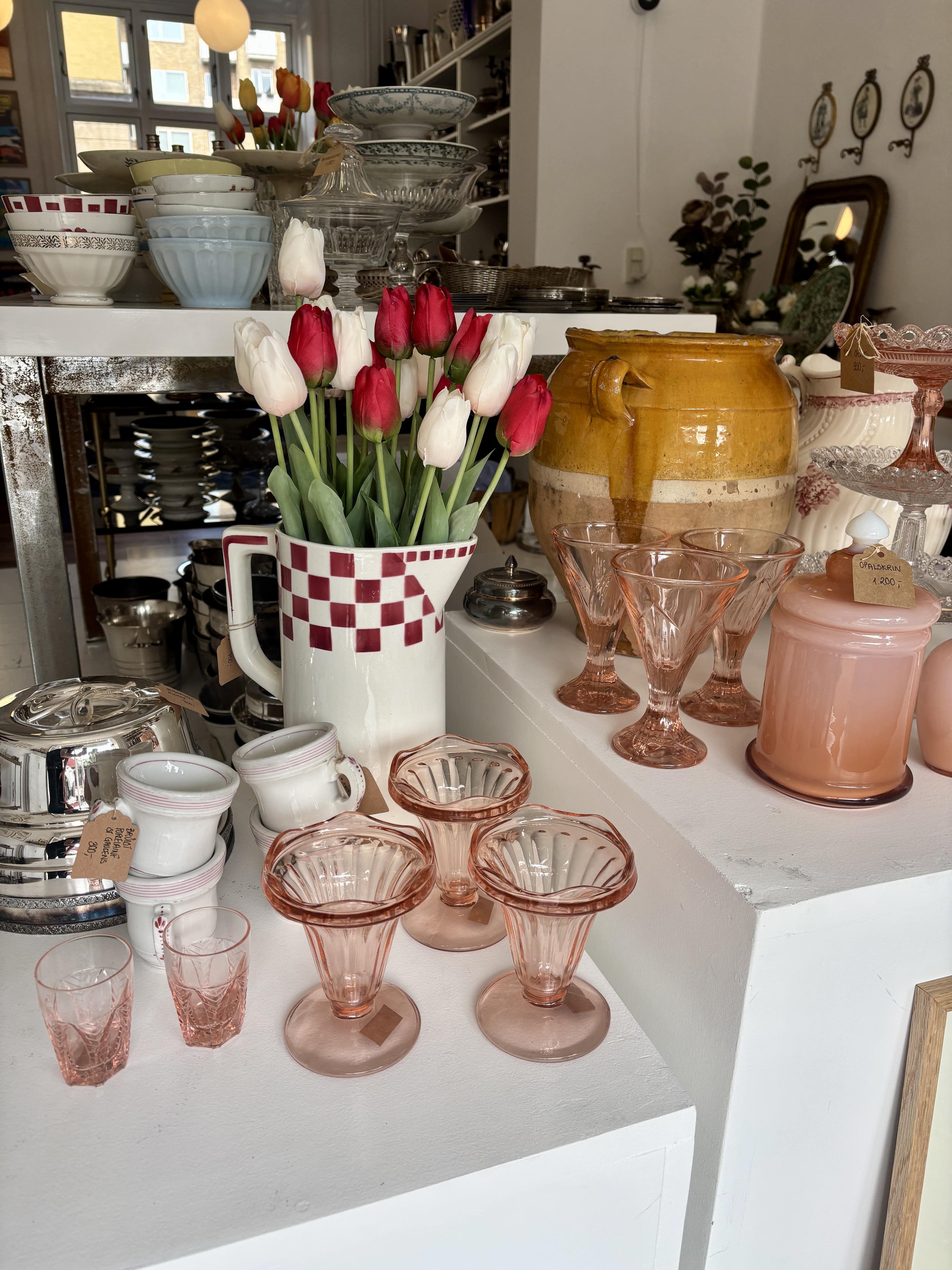 Billede af franske krukker og isskåle i butikken - Smallegade 28, 2000 Frederiksberg