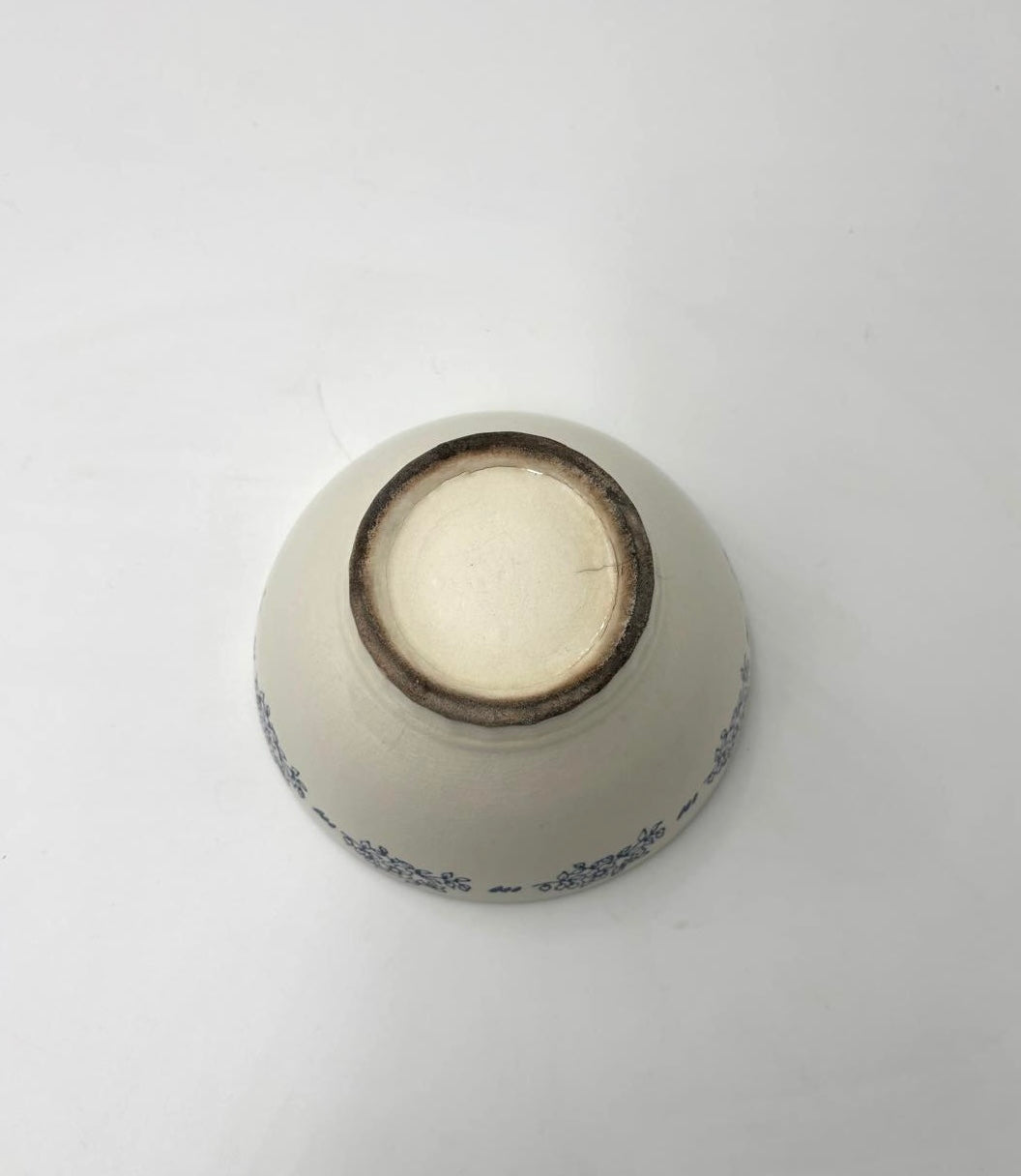 Café au lait bowl / bol a blue floral border