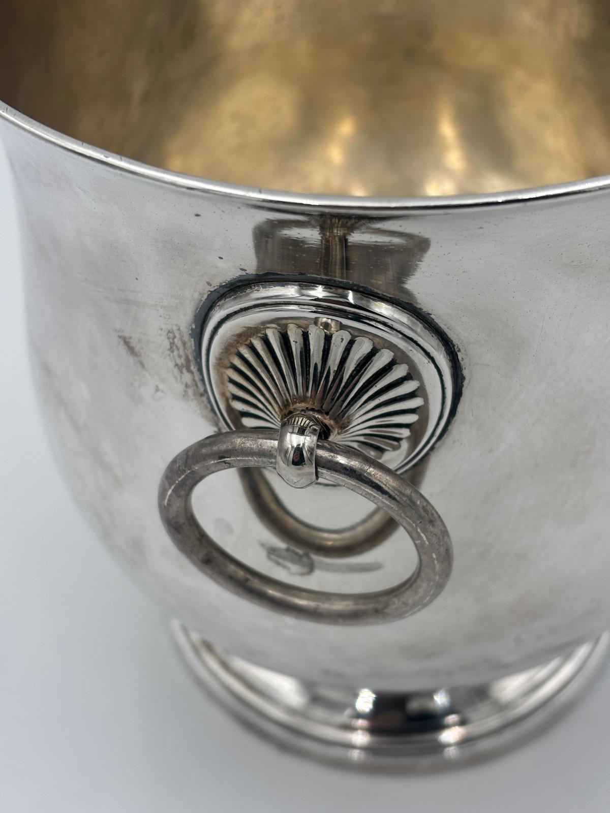 Pokalformet champagnekøler