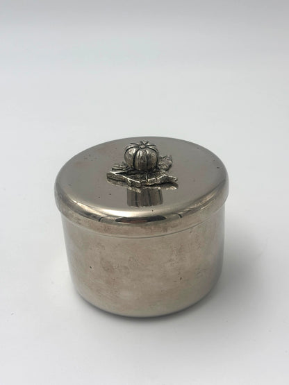 Bucket with a flower lid 