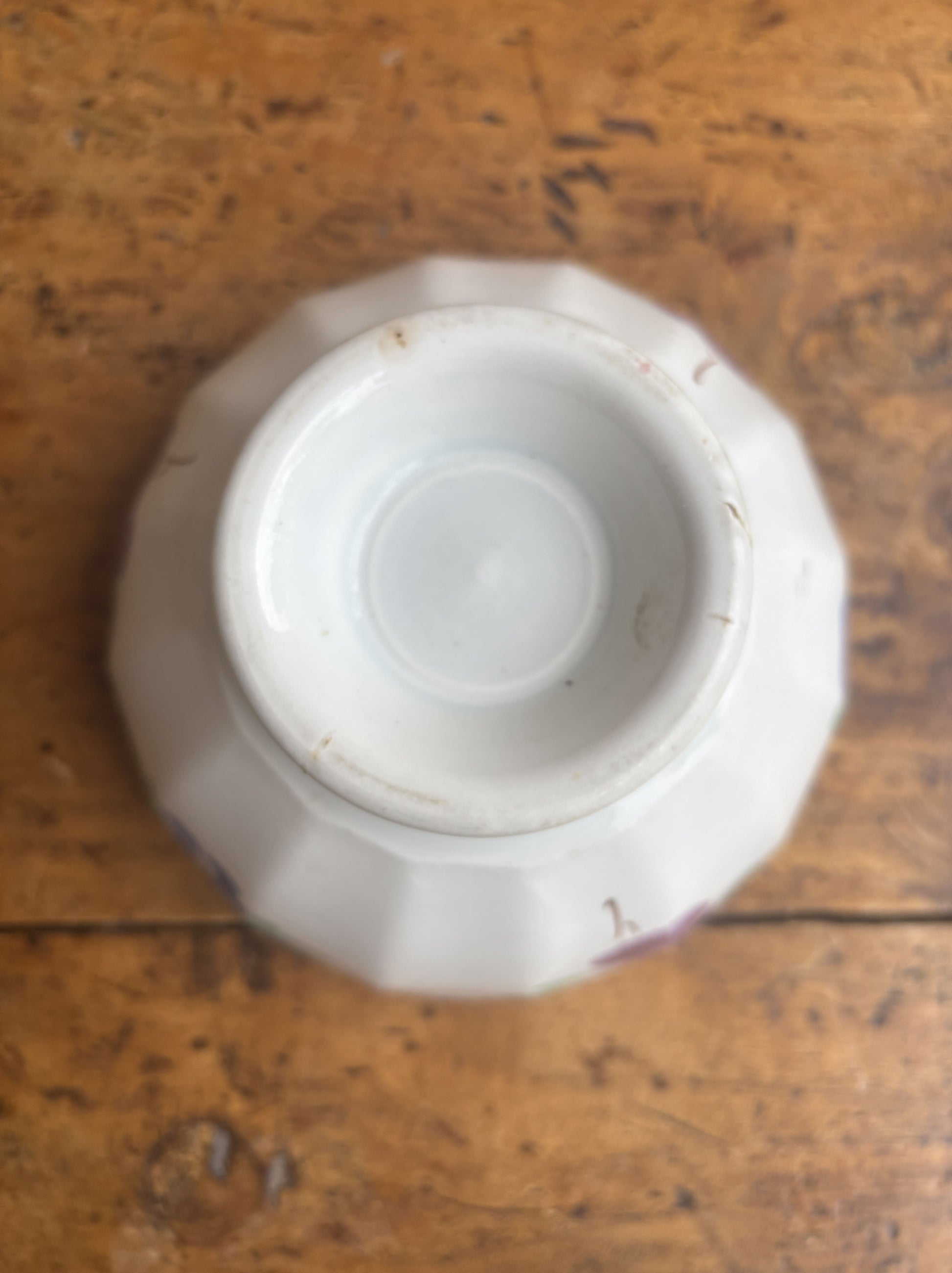 Bol - Cafe au Lait skål med lilla og blå blomster
