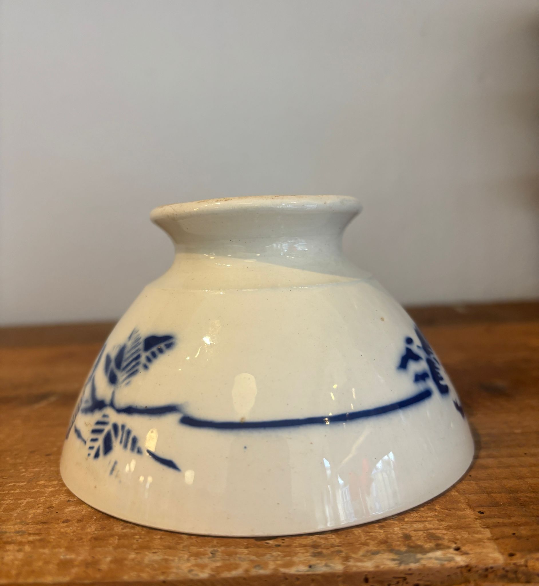 Lille bol (café au lait skål) fra Digoin med blåt blomstermotiv