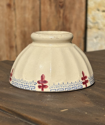 Bol - kaffeskål - med blåt og rødt mønster på kanten