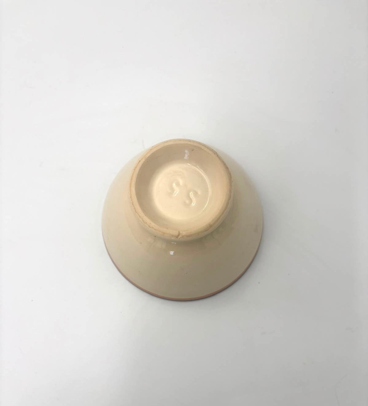 Cafe au lait skål med retrolinjer i orange og brun