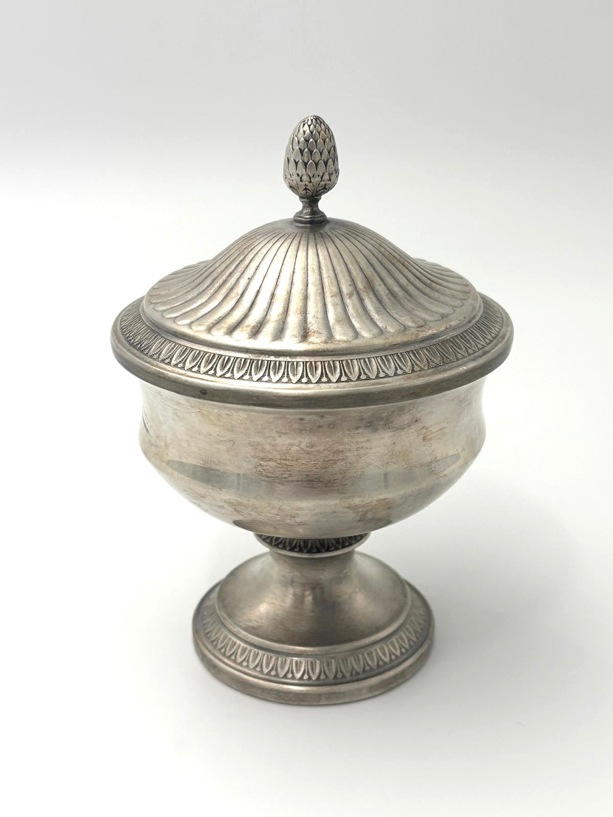 Forsølvet bonbonniere