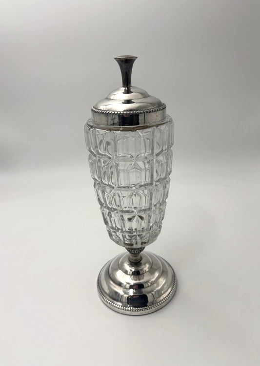 Bonbonniere i glas med forsølvet fod og låg