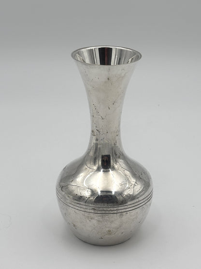 Buttet forsølvet vase