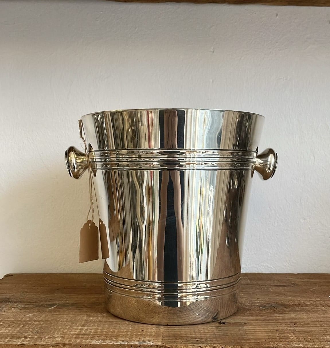 Raffineret champagnekøler med smukke detaljer