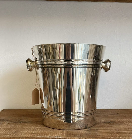 Raffineret champagnekøler med smukke detaljer