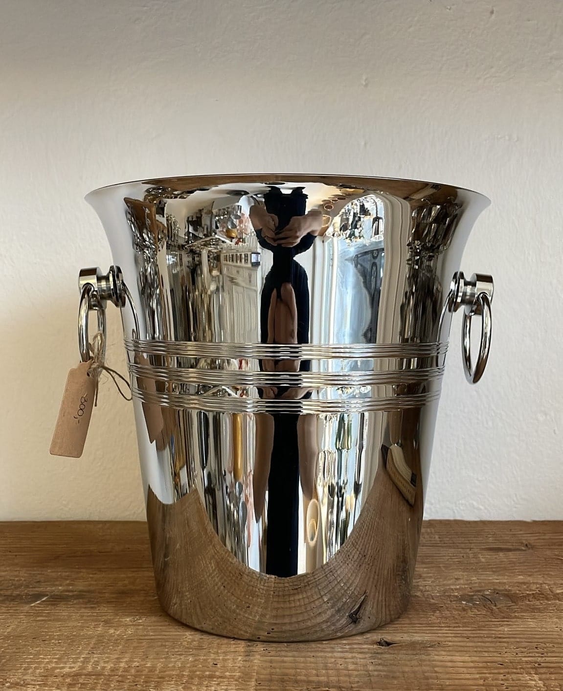 Champagnekøler i stål med striber på fronten