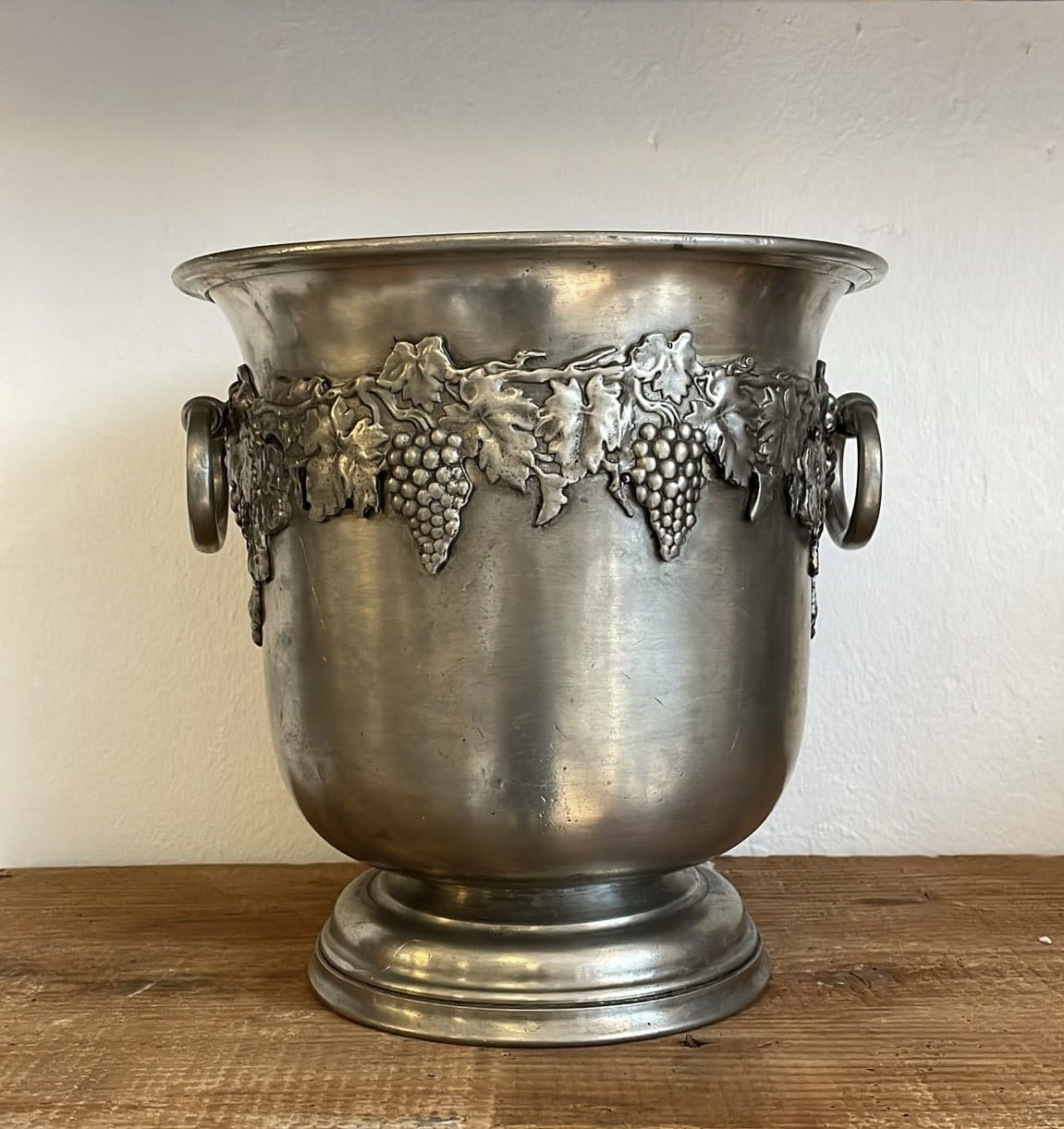 Champagne cooler in pewter with vines 