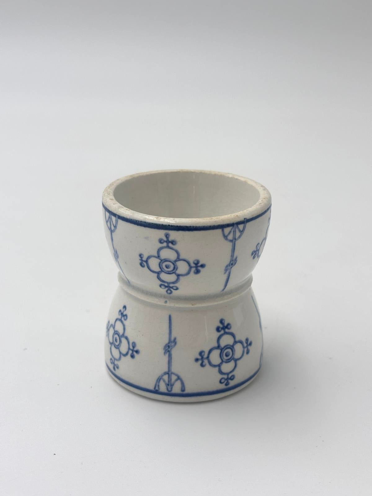 Diabolo egg cup