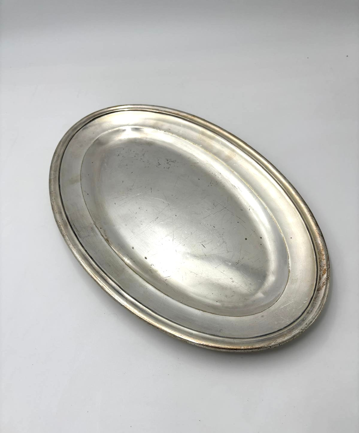 Ovalt serveringsfad i pletsølv