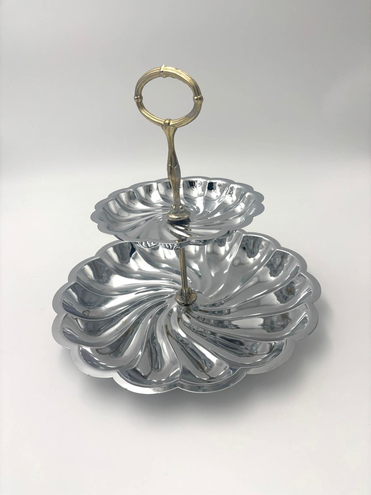 Etagere med swirl design 