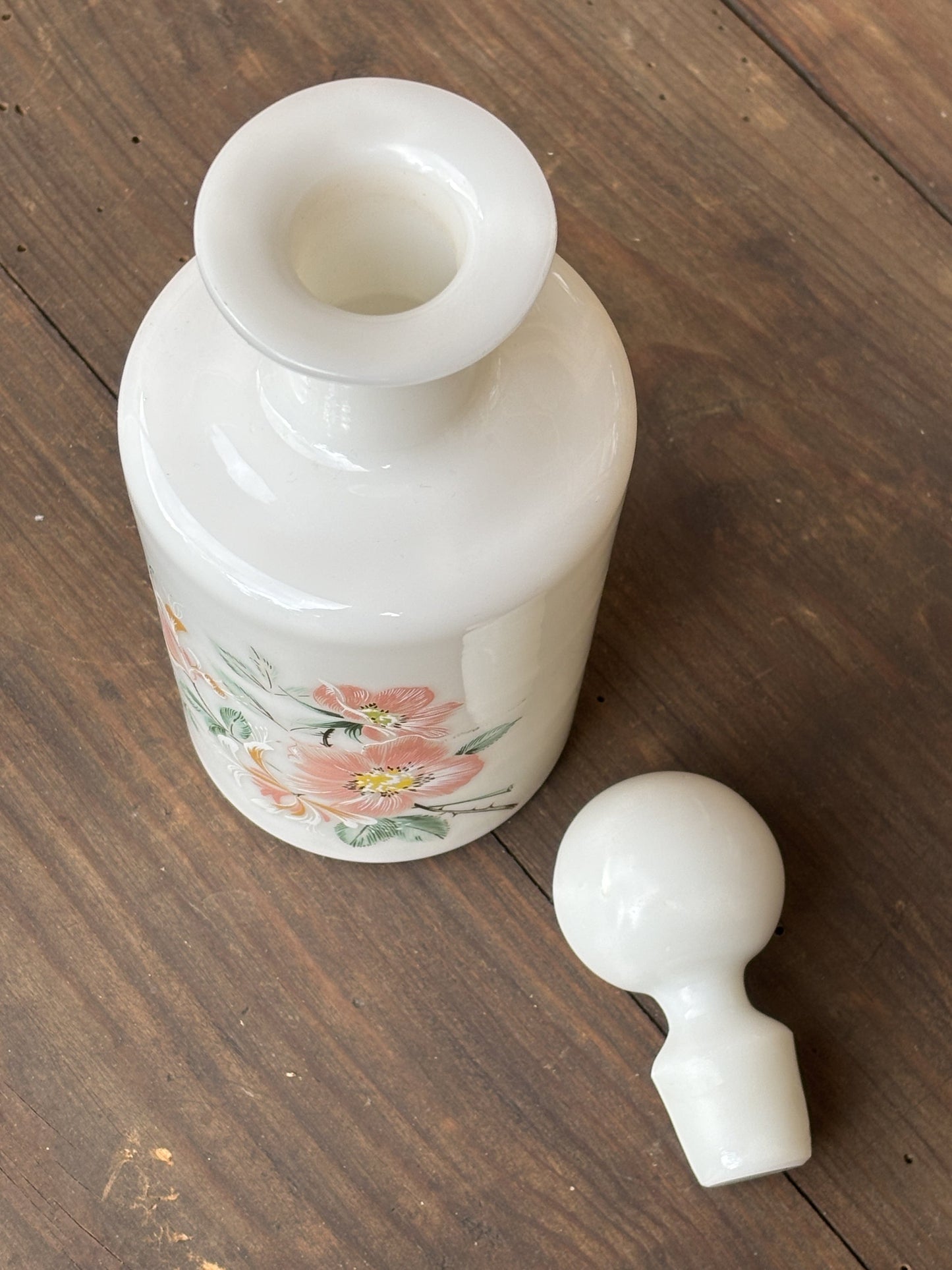 Opal glass bottle with flower motif - stopper