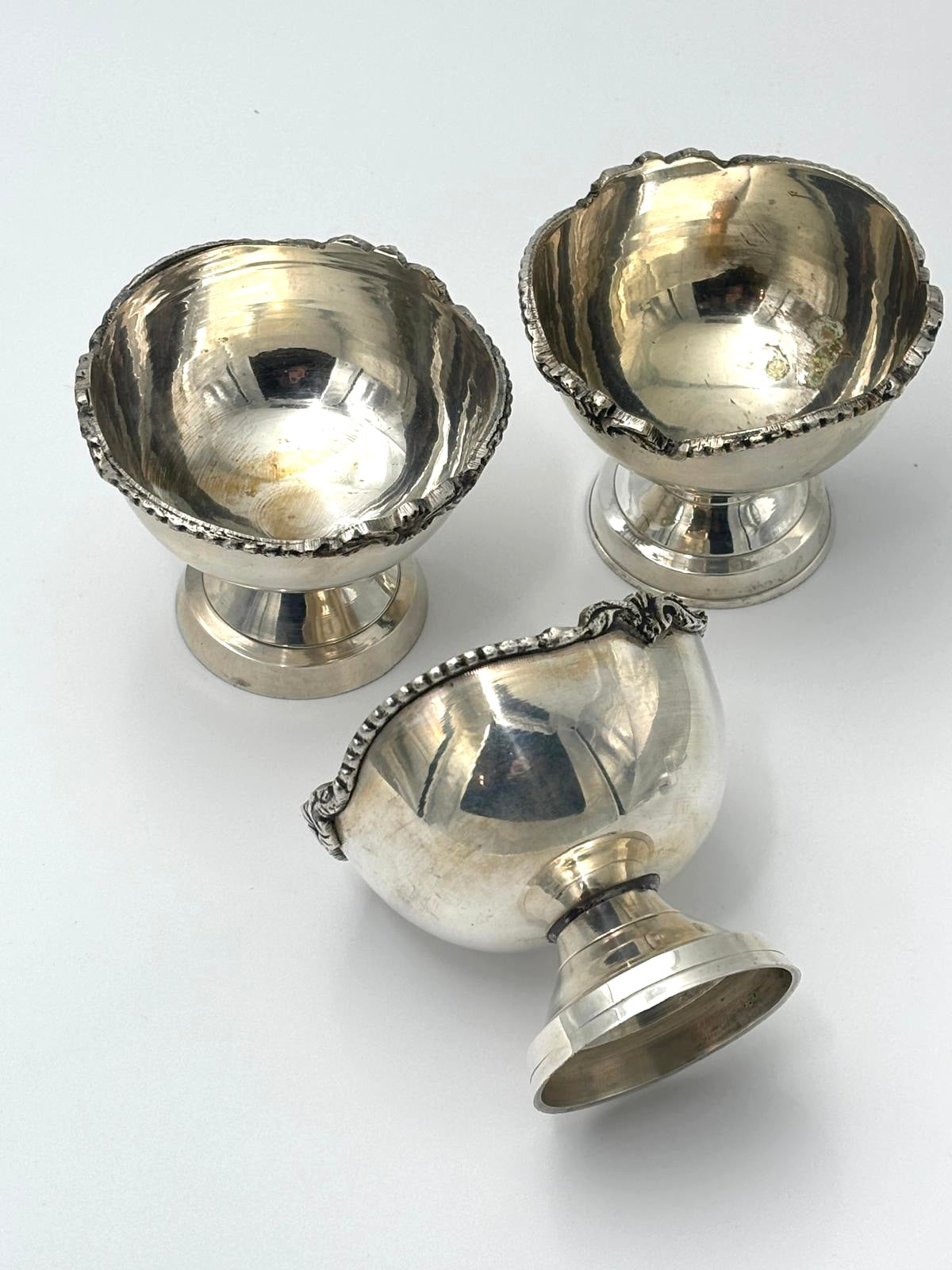 Forsølvet lille isskål med fine detaljer