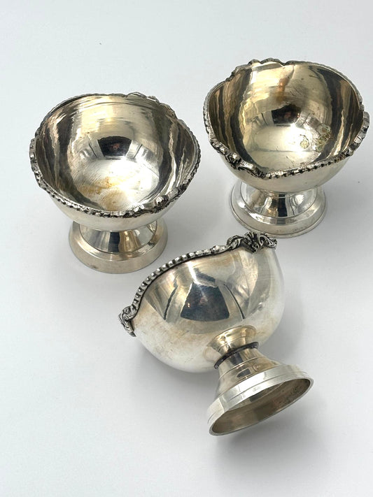 Forsølvet lille isskål med fine detaljer