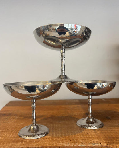 Fransk isskål med elegant stilk