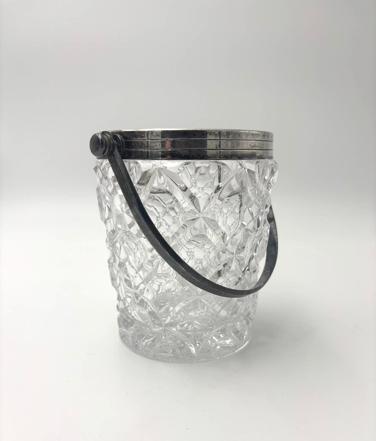 Isspand med forsølvet kant