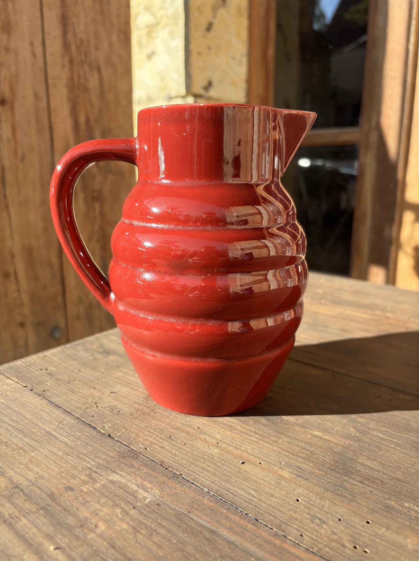 Bordeaux rød glaseret fransk kande