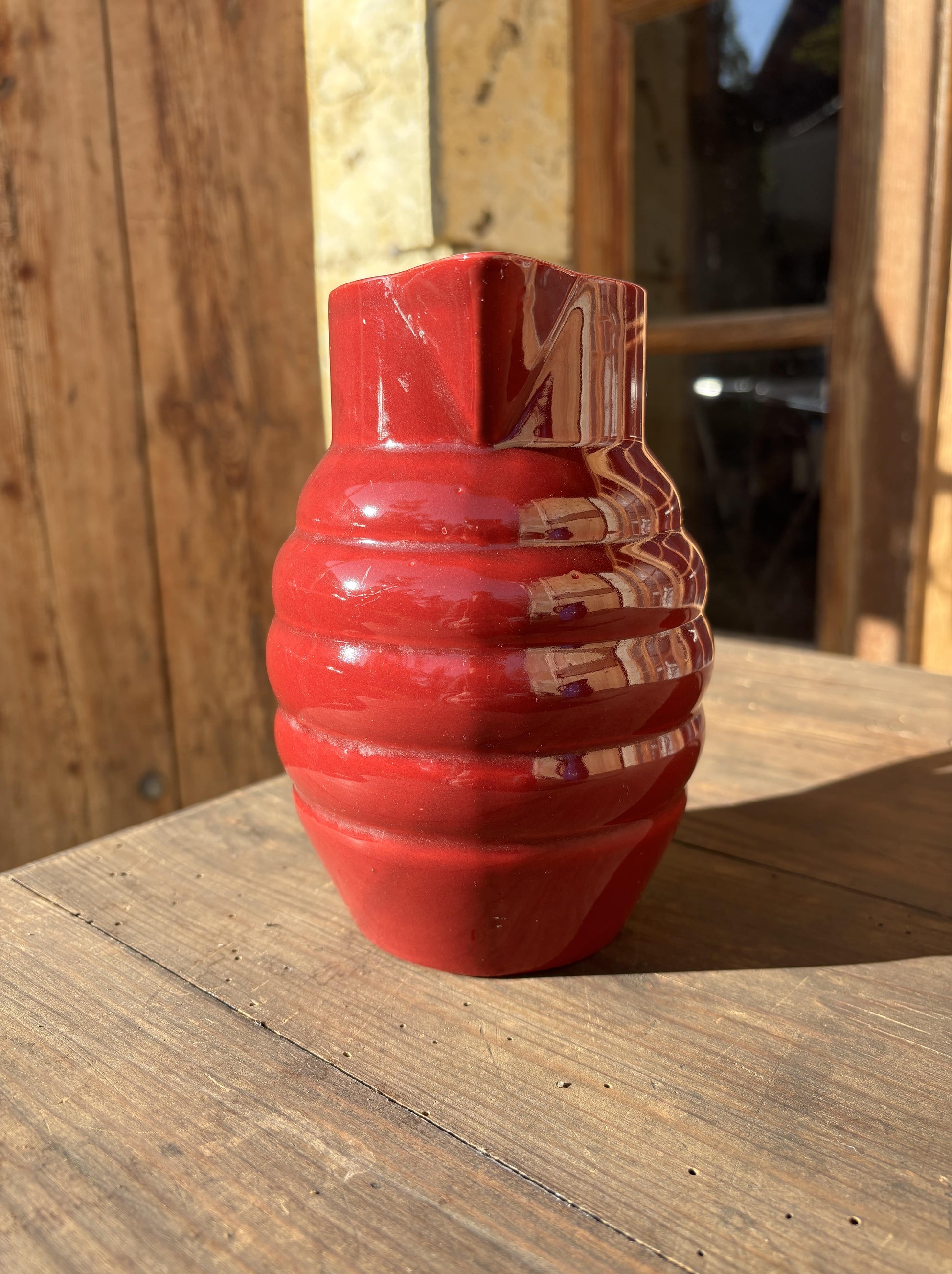 Bordeaux rød glaseret fransk kande