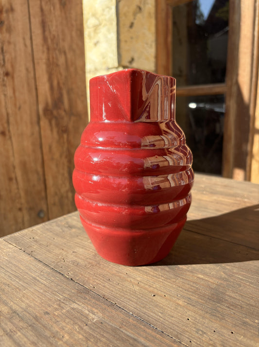 Bordeaux rød glaseret fransk kande