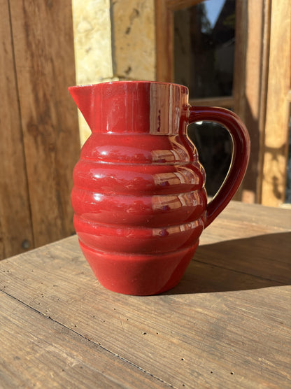 Bordeaux rød glaseret fransk kande