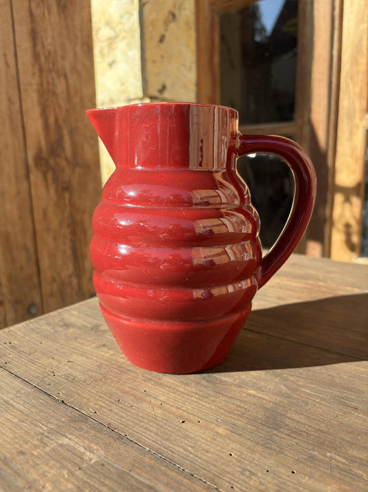 Bordeaux rød glaseret fransk kande